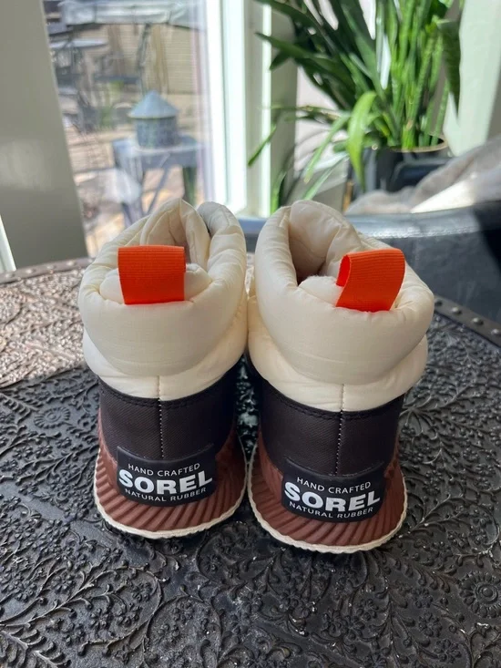 SOREL OUT N ABOUT III PUFFY ZIP WATERPROOF BOOTS IN CHALK 8.5 - Picture 10 of 11